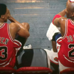 Scottie Pippen e Michael Jordan in un momento di The Last Dance serie tv diretta da Jason Hehir (USA, 2020)