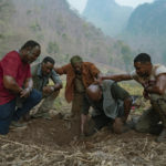 Il gruppo di amici del titolo in un drammatico momento di Da 5 Bloods - Come fratelli di Spike Lee (USA, 2020)