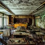 Rovine in stato di abbandono nel documentario Stalking Chernobyl di Iara Lee (Ucraina, USA, Bulgaria, Slovacchia 2020)