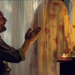 Una curiosa immagine tratta dal cortometraggio Il vento sotto i piedi di Kassim Yassin Saleh (Italia, 2020)