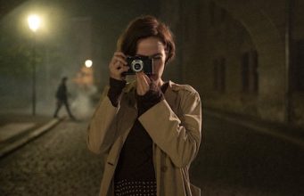 La ragazza con la Leica
